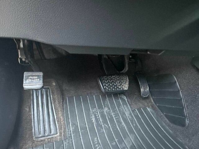 Серый Тойота Камри, объемом двигателя 2.4 л и пробегом 165 тыс. км за 9999 $, фото 12 на Automoto.ua