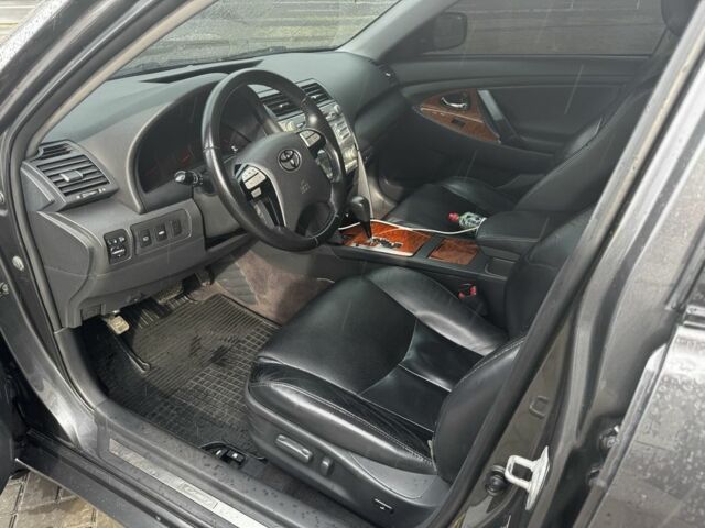 Сірий Тойота Камрі, об'ємом двигуна 2.4 л та пробігом 241 тис. км за 6500 $, фото 9 на Automoto.ua