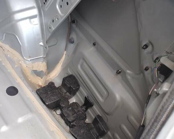 Серый Тойота Камри, объемом двигателя 2.4 л и пробегом 230 тыс. км за 8500 $, фото 63 на Automoto.ua