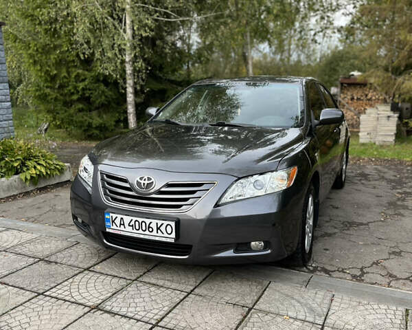 Серый Тойота Камри, объемом двигателя 2.4 л и пробегом 220 тыс. км за 8700 $, фото 35 на Automoto.ua