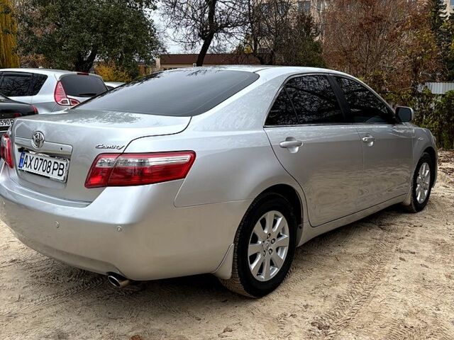 Серый Тойота Камри, объемом двигателя 2.4 л и пробегом 240 тыс. км за 7700 $, фото 4 на Automoto.ua