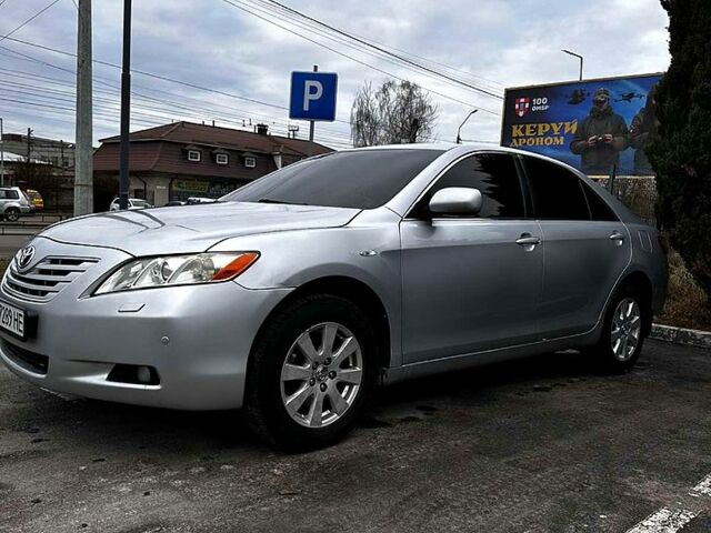 Серый Тойота Камри, объемом двигателя 2.4 л и пробегом 225 тыс. км за 8500 $, фото 1 на Automoto.ua