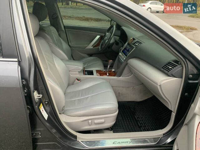 Серый Тойота Камри, объемом двигателя 3.5 л и пробегом 290 тыс. км за 9000 $, фото 25 на Automoto.ua