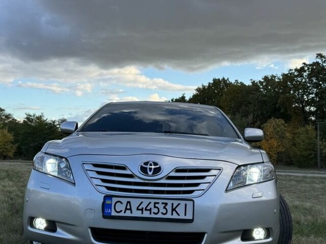 Серый Тойота Камри, объемом двигателя 3.5 л и пробегом 285 тыс. км за 8500 $, фото 5 на Automoto.ua