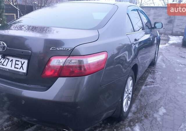 Серый Тойота Камри, объемом двигателя 2.36 л и пробегом 305 тыс. км за 7800 $, фото 13 на Automoto.ua