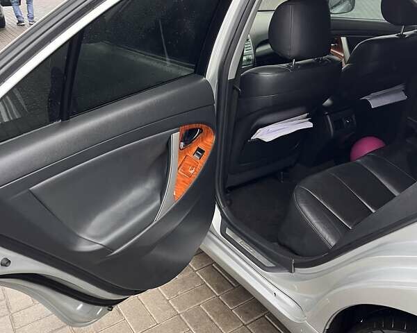 Серый Тойота Камри, объемом двигателя 2.36 л и пробегом 314 тыс. км за 7000 $, фото 15 на Automoto.ua