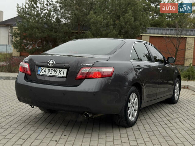 Серый Тойота Камри, объемом двигателя 2.4 л и пробегом 262 тыс. км за 6999 $, фото 4 на Automoto.ua