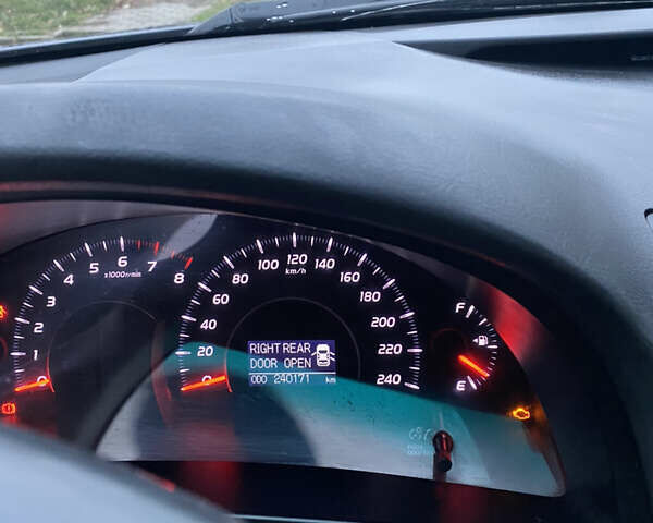 Серый Тойота Камри, объемом двигателя 2.4 л и пробегом 240 тыс. км за 7600 $, фото 3 на Automoto.ua