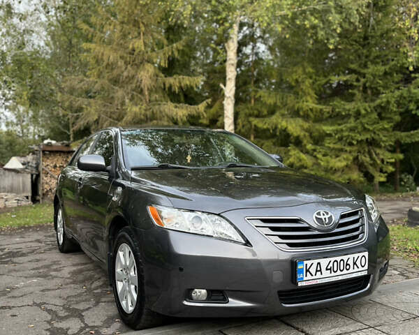 Серый Тойота Камри, объемом двигателя 2.4 л и пробегом 220 тыс. км за 8700 $, фото 30 на Automoto.ua