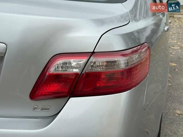 Серый Тойота Камри, объемом двигателя 2.4 л и пробегом 225 тыс. км за 7490 $, фото 9 на Automoto.ua