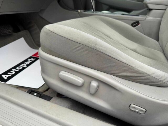 Серый Тойота Камри, объемом двигателя 2.4 л и пробегом 225 тыс. км за 7490 $, фото 19 на Automoto.ua