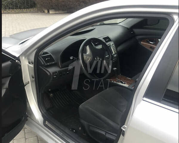 Серый Тойота Камри, объемом двигателя 2.36 л и пробегом 221 тыс. км за 8499 $, фото 4 на Automoto.ua