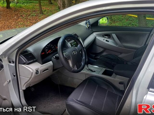 Серый Тойота Камри, объемом двигателя 2.4 л и пробегом 370 тыс. км за 5700 $, фото 4 на Automoto.ua