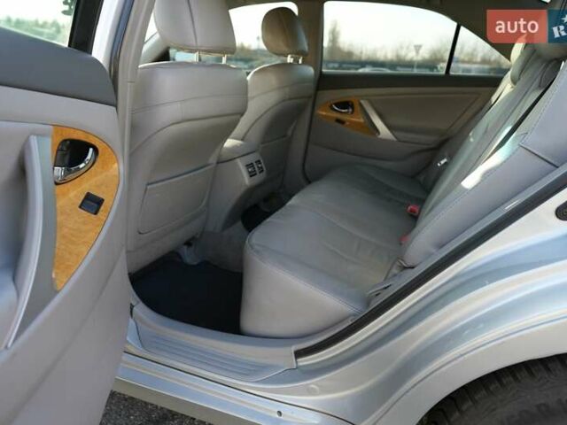 Серый Тойота Камри, объемом двигателя 3.46 л и пробегом 428 тыс. км за 10000 $, фото 14 на Automoto.ua