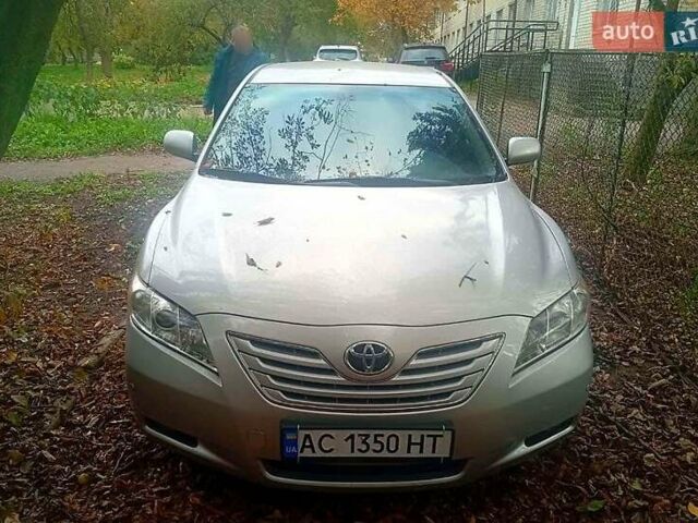 Серый Тойота Камри, объемом двигателя 2.4 л и пробегом 262 тыс. км за 7000 $, фото 3 на Automoto.ua