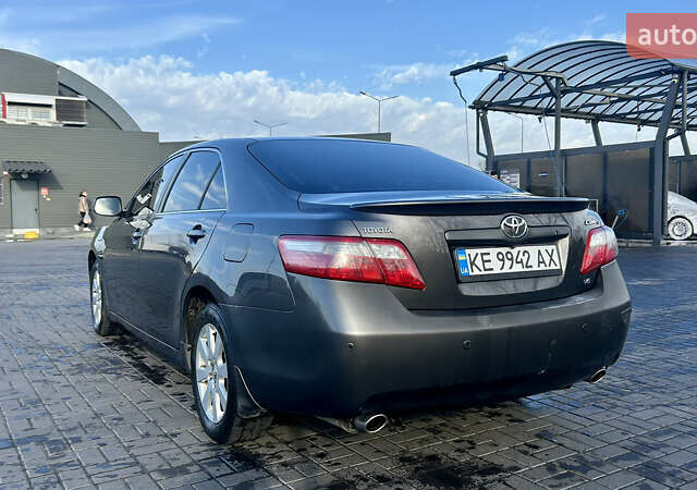 Серый Тойота Камри, объемом двигателя 3.46 л и пробегом 370 тыс. км за 9999 $, фото 4 на Automoto.ua