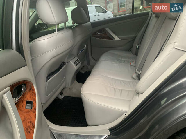 Серый Тойота Камри, объемом двигателя 3.5 л и пробегом 290 тыс. км за 9000 $, фото 19 на Automoto.ua