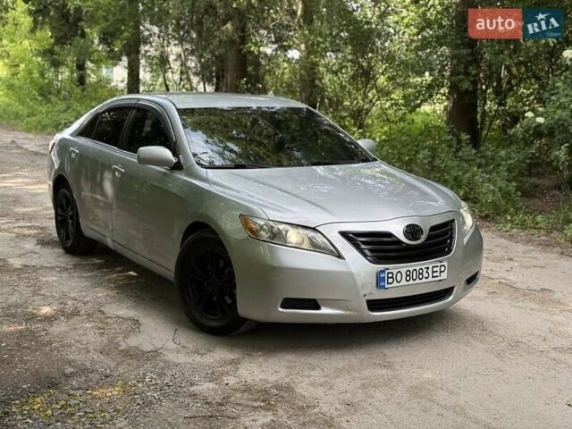 Сірий Тойота Камрі, об'ємом двигуна 2.4 л та пробігом 308 тис. км за 7799 $, фото 1 на Automoto.ua