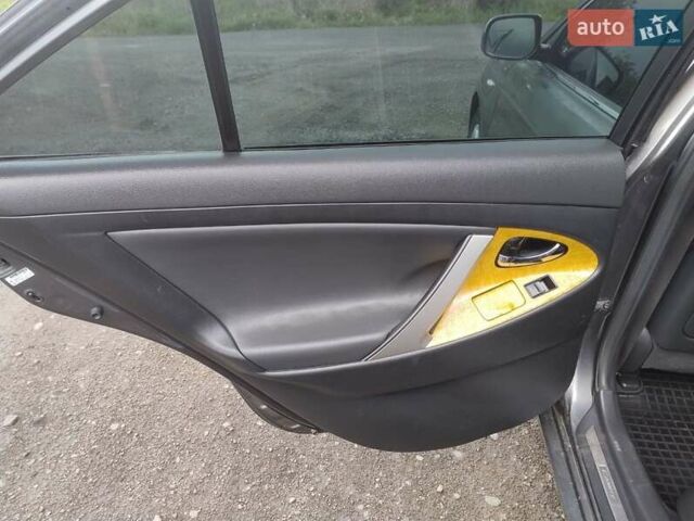 Сірий Тойота Камрі, об'ємом двигуна 3.5 л та пробігом 299 тис. км за 7700 $, фото 4 на Automoto.ua