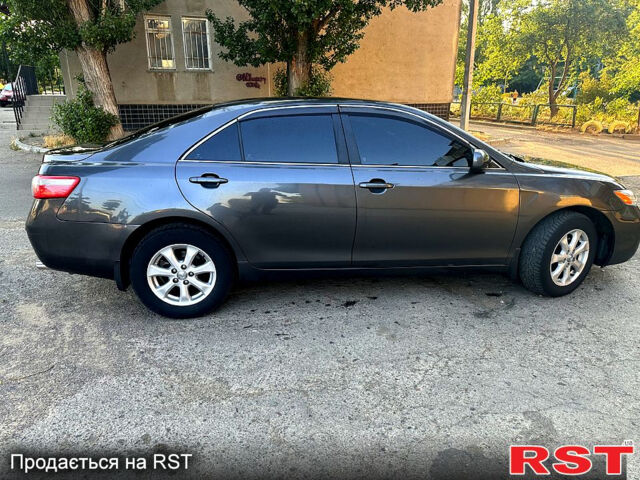 Серый Тойота Камри, объемом двигателя 2.4 л и пробегом 200 тыс. км за 7000 $, фото 2 на Automoto.ua