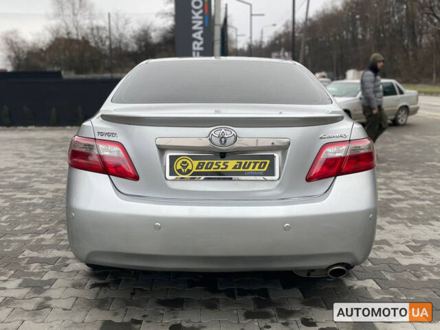 Серый Тойота Камри, объемом двигателя 2.4 л и пробегом 315 тыс. км за 8300 $, фото 4 на Automoto.ua