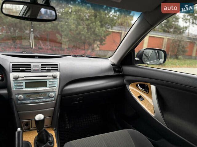 Серый Тойота Камри, объемом двигателя 2.4 л и пробегом 262 тыс. км за 6999 $, фото 25 на Automoto.ua