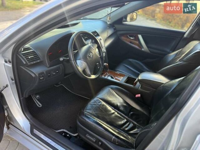 Серый Тойота Камри, объемом двигателя 3.46 л и пробегом 320 тыс. км за 7200 $, фото 21 на Automoto.ua
