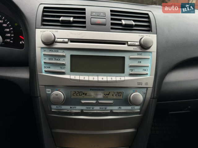 Серый Тойота Камри, объемом двигателя 2.4 л и пробегом 262 тыс. км за 6999 $, фото 22 на Automoto.ua