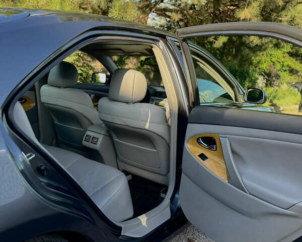 Сірий Тойота Камрі, об'ємом двигуна 2.4 л та пробігом 422 тис. км за 8000 $, фото 23 на Automoto.ua