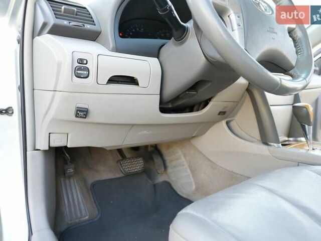 Серый Тойота Камри, объемом двигателя 3.46 л и пробегом 428 тыс. км за 10000 $, фото 19 на Automoto.ua