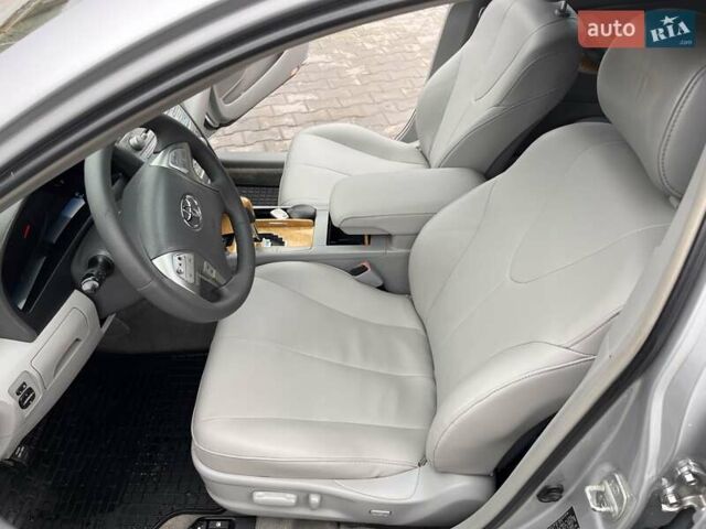 Серый Тойота Камри, объемом двигателя 3.5 л и пробегом 350 тыс. км за 8200 $, фото 4 на Automoto.ua