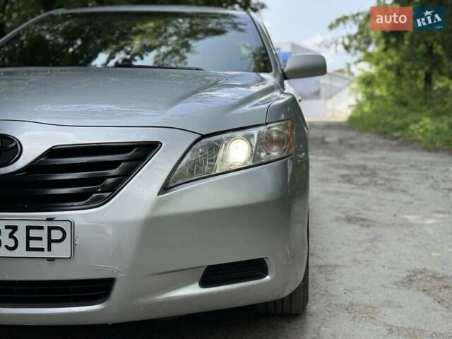Сірий Тойота Камрі, об'ємом двигуна 2.4 л та пробігом 308 тис. км за 7799 $, фото 6 на Automoto.ua