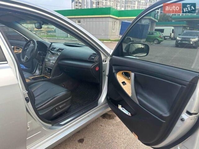 Сірий Тойота Камрі, об'ємом двигуна 2.4 л та пробігом 165 тис. км за 9999 $, фото 20 на Automoto.ua