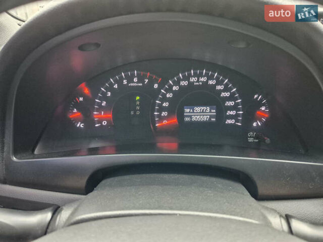 Серый Тойота Камри, объемом двигателя 3.46 л и пробегом 305 тыс. км за 8500 $, фото 19 на Automoto.ua