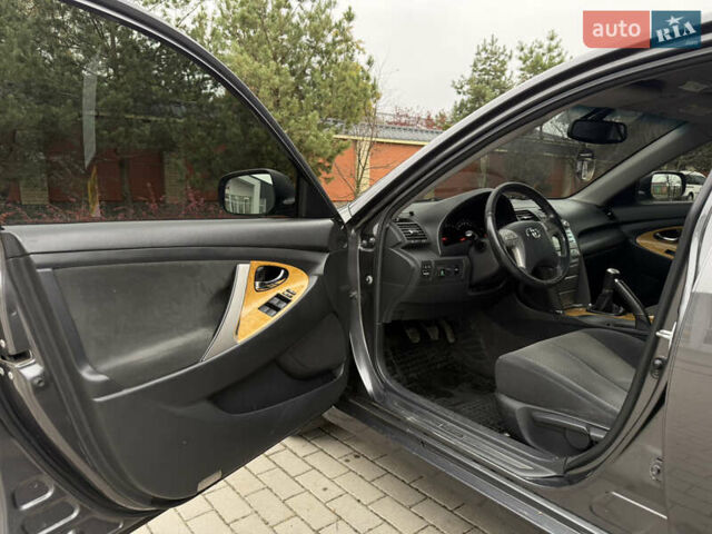 Серый Тойота Камри, объемом двигателя 2.4 л и пробегом 262 тыс. км за 6999 $, фото 8 на Automoto.ua