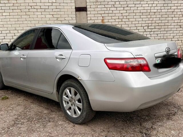 Серый Тойота Камри, объемом двигателя 2.4 л и пробегом 200 тыс. км за 7000 $, фото 1 на Automoto.ua