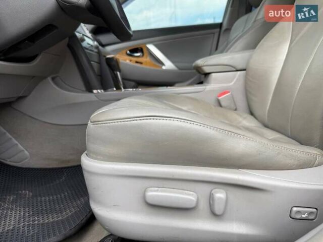 Серый Тойота Камри, объемом двигателя 3.46 л и пробегом 285 тыс. км за 8690 $, фото 14 на Automoto.ua