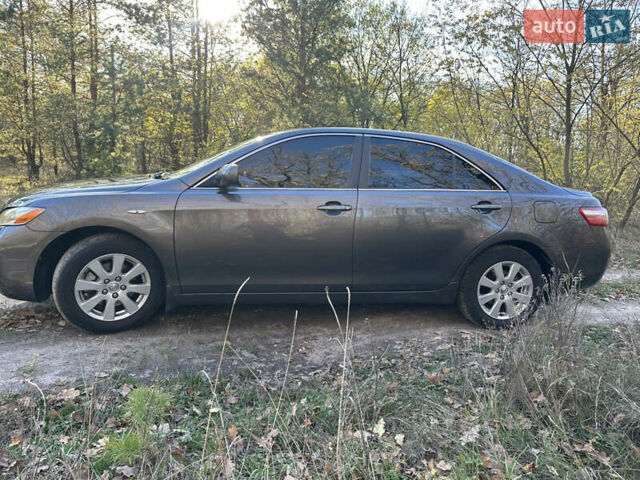 Серый Тойота Камри, объемом двигателя 3.46 л и пробегом 262 тыс. км за 9300 $, фото 9 на Automoto.ua