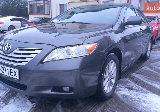 Серый Тойота Камри, объемом двигателя 2.36 л и пробегом 305 тыс. км за 7800 $, фото 10 на Automoto.ua