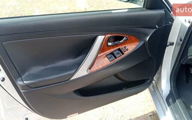 Серый Тойота Камри, объемом двигателя 3.5 л и пробегом 293 тыс. км за 8500 $, фото 12 на Automoto.ua