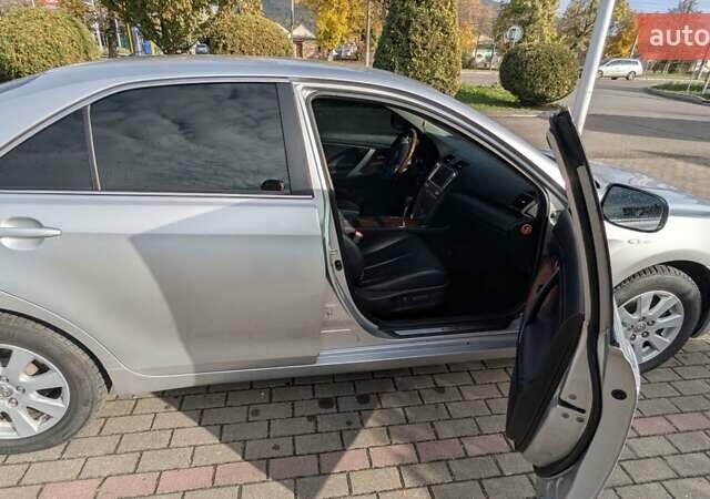 Серый Тойота Камри, объемом двигателя 3.5 л и пробегом 243 тыс. км за 8700 $, фото 10 на Automoto.ua