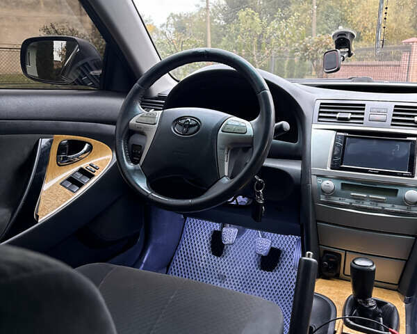 Сірий Тойота Камрі, об'ємом двигуна 2.4 л та пробігом 300 тис. км за 7700 $, фото 17 на Automoto.ua