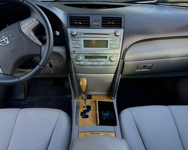 Сірий Тойота Камрі, об'ємом двигуна 2.4 л та пробігом 422 тис. км за 8000 $, фото 17 на Automoto.ua