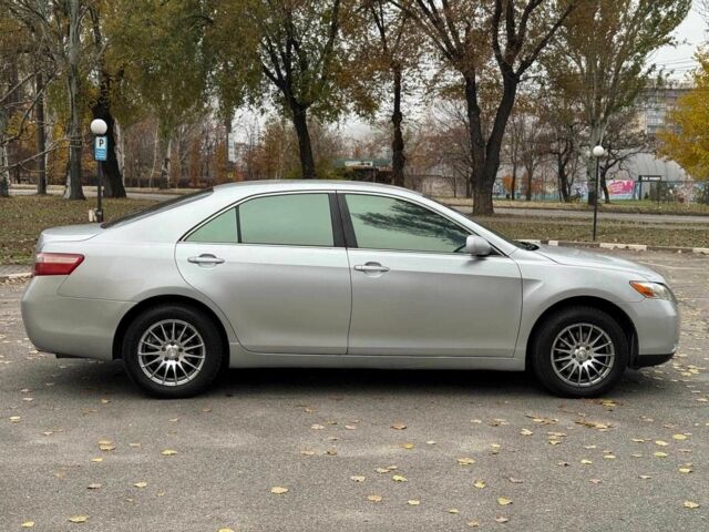 Серый Тойота Камри, объемом двигателя 2.4 л и пробегом 225 тыс. км за 7490 $, фото 5 на Automoto.ua