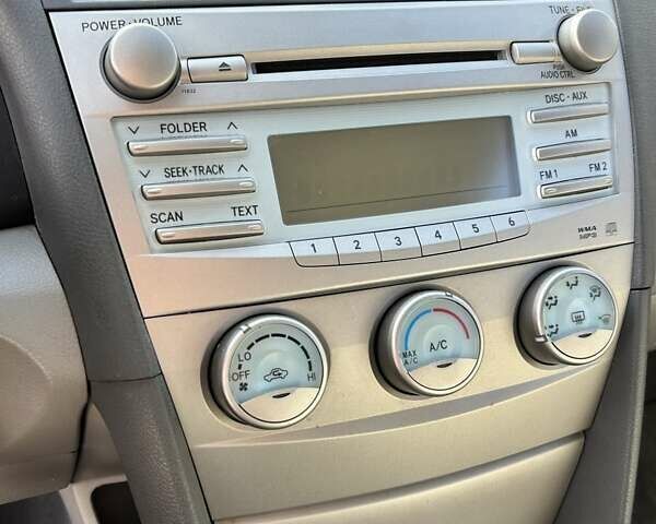 Серый Тойота Камри, объемом двигателя 2.36 л и пробегом 192 тыс. км за 7850 $, фото 18 на Automoto.ua