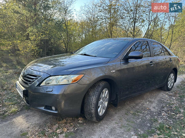 Серый Тойота Камри, объемом двигателя 3.46 л и пробегом 262 тыс. км за 9300 $, фото 10 на Automoto.ua