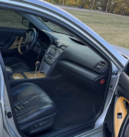 Серый Тойота Камри, объемом двигателя 3.5 л и пробегом 290 тыс. км за 8500 $, фото 4 на Automoto.ua