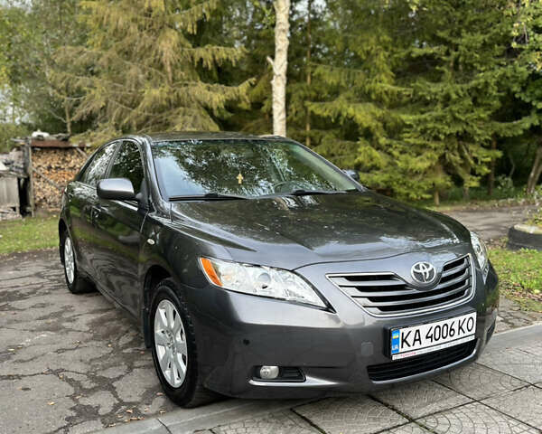 Серый Тойота Камри, объемом двигателя 2.4 л и пробегом 220 тыс. км за 8700 $, фото 28 на Automoto.ua