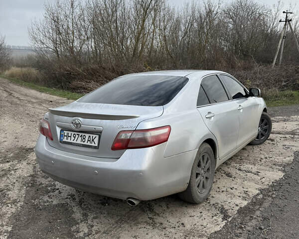 Серый Тойота Камри, объемом двигателя 2.4 л и пробегом 311 тыс. км за 7700 $, фото 5 на Automoto.ua