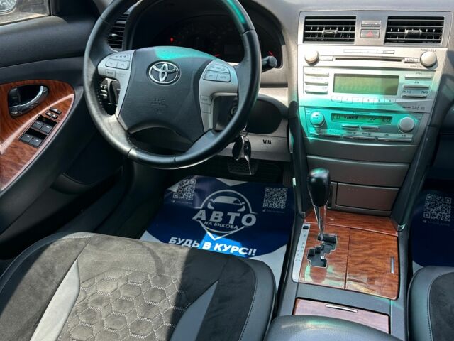Сірий Тойота Камрі, об'ємом двигуна 2.4 л та пробігом 273 тис. км за 8500 $, фото 6 на Automoto.ua